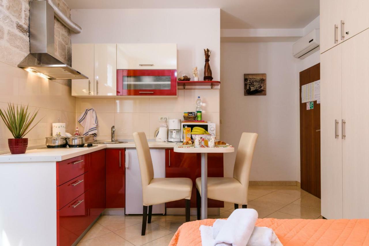 Apartments Dora -Free Parking Trogir Eksteriør bilde